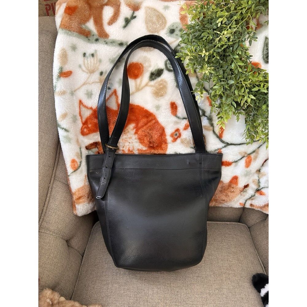 Vintage COACH Saffiano‎ Black Leather Tote Shoulder Bag Nice